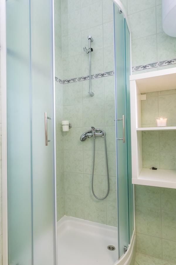 Apartments In City Center Ventus Novalja Exterior photo