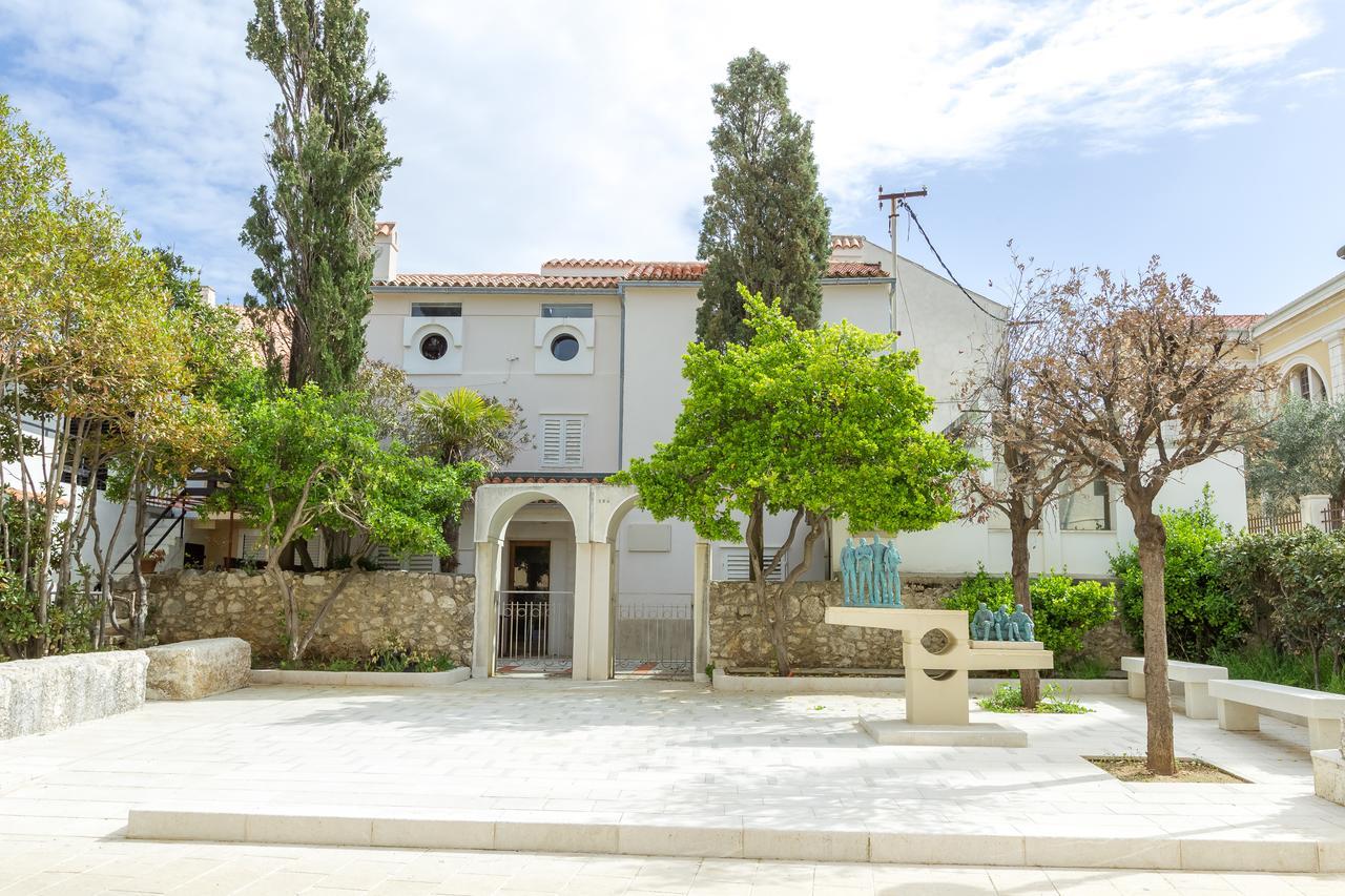 Apartments In City Center Ventus Novalja Exterior photo