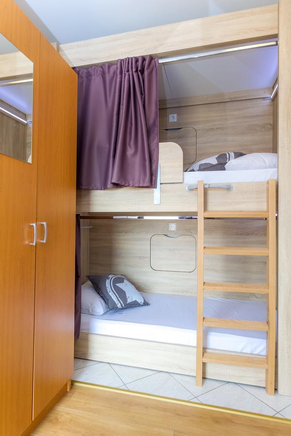 Apartments In City Center Ventus Novalja Exterior photo